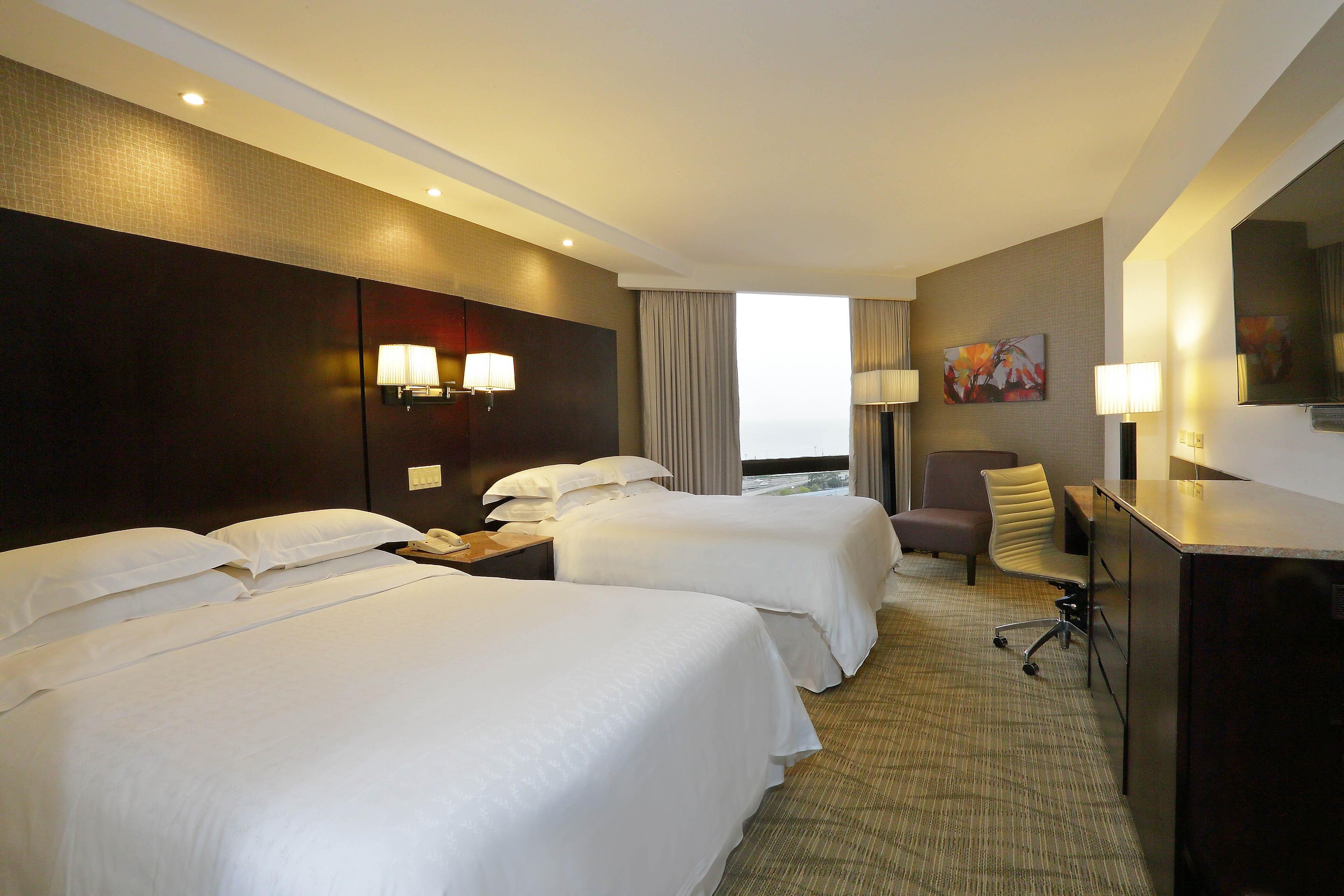 Sheraton Grand Panama Exterior photo A guest room at the Sheraton São Paulo.