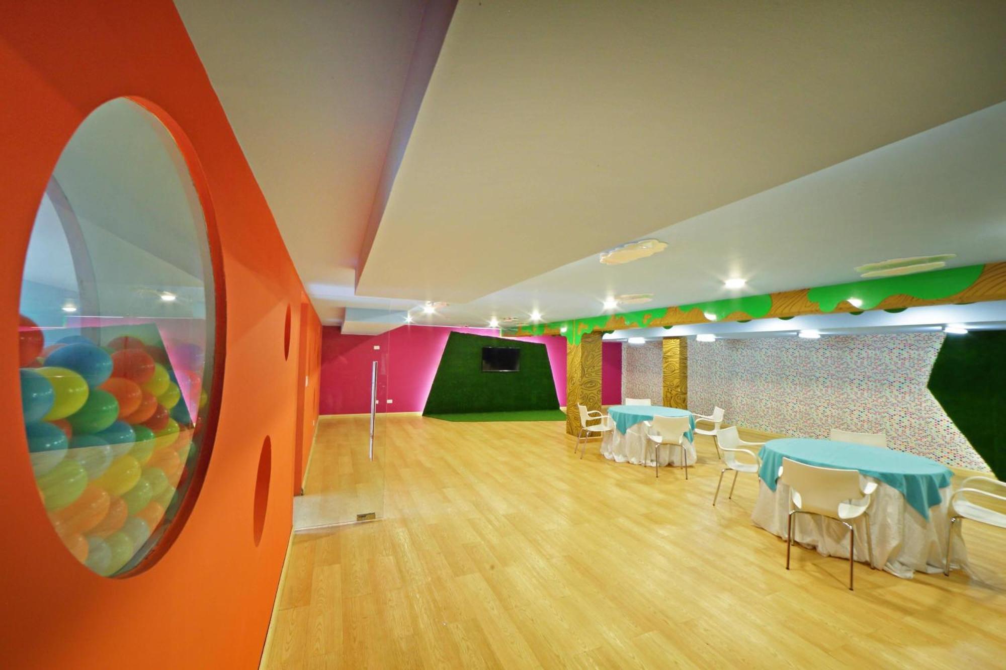 Sheraton Grand Panama Exterior photo The interior of the Children's Museum of Oak Park