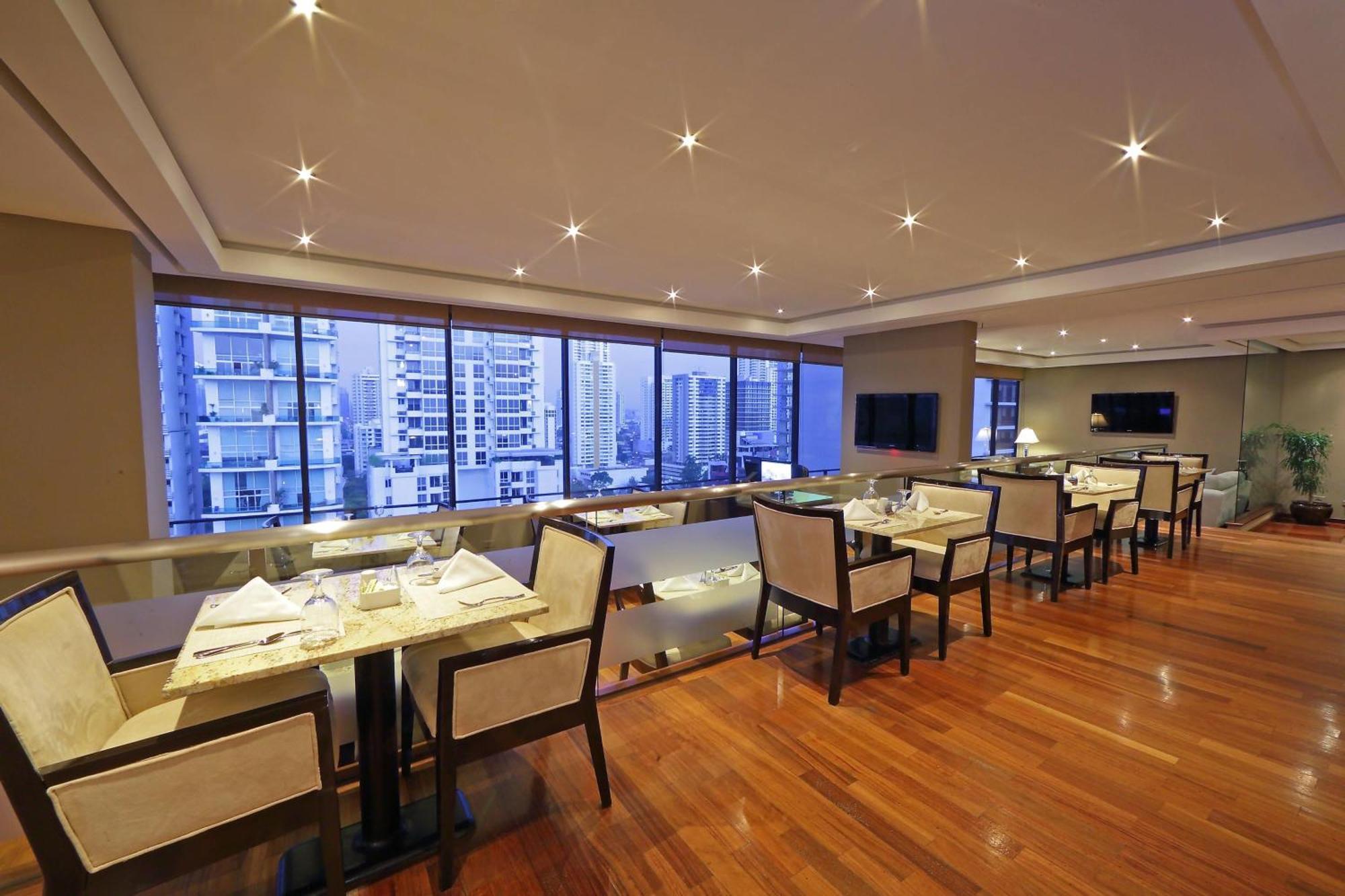 Sheraton Grand Panama Exterior photo Club Lounge at the 33rd floor